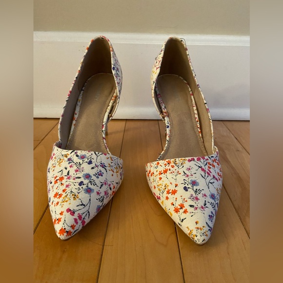 Heels - Picture 3 of 7